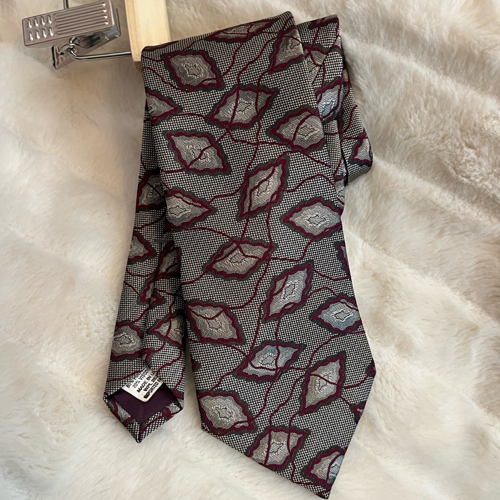 Vintage Towncraft Mens Grey Silver Red Abstract Print Business Eclectic Tie